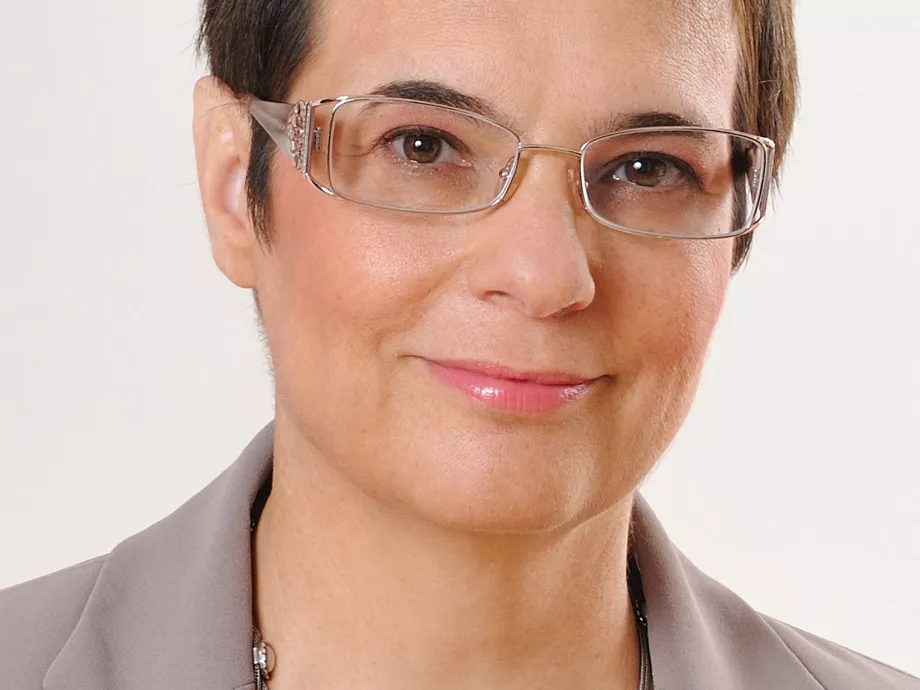 Elhunyt Szalai Annamária