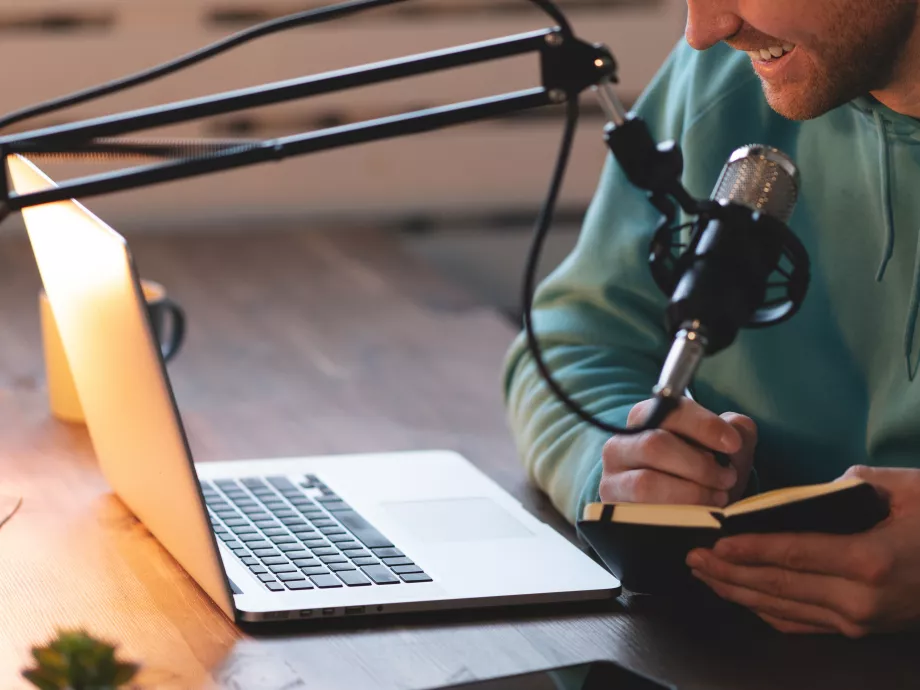 Nielsen-adatbázisokkal kapcsolja össze a podcast statisztikákat a Spotify