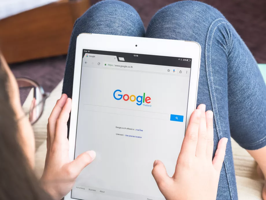 A Google-hirdetéseknél és -szolgáltatásoknál is gyerekvédelmi intézkedések jönnek