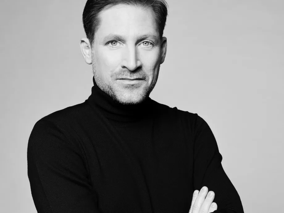 Milkovicsék újabb szerzeménye egy közterületi plakátcég