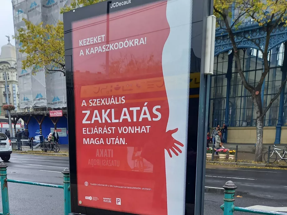 Plakátkampánnyal harcolna a zaklatások visszaszorításáért a BKK