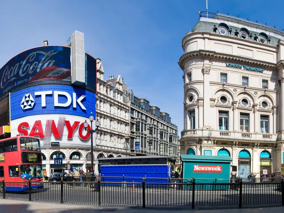 Elsötétült a Piccadilly híres fényreklámja
