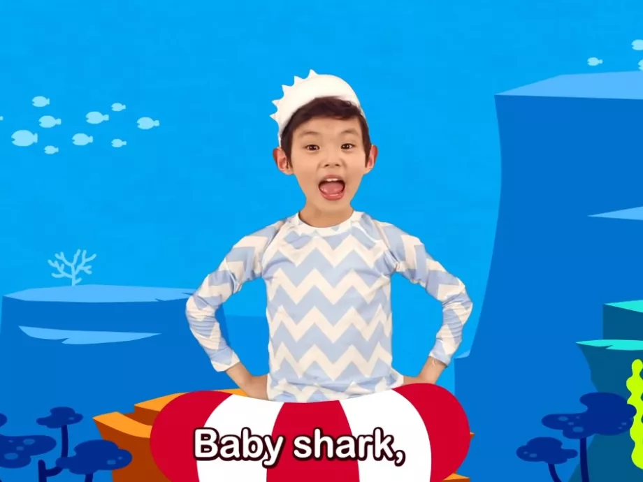 Retteghetnek a szülők, tévésorozat készül a Baby Sharkból