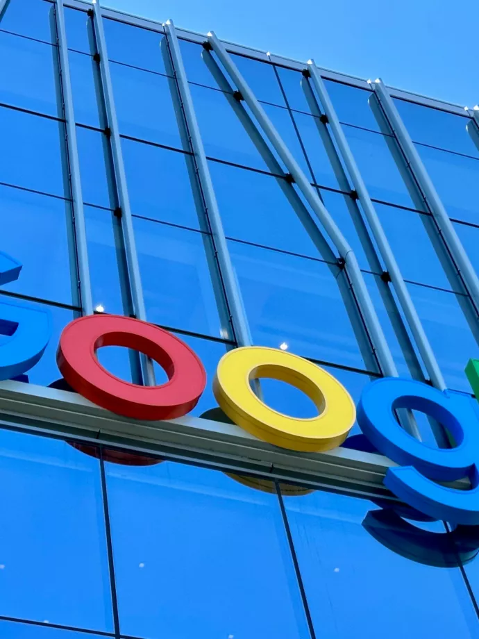 Súlyos bírság: 890 millió euróra büntette az EU a Google-t a versenyszabályok megsértéséért