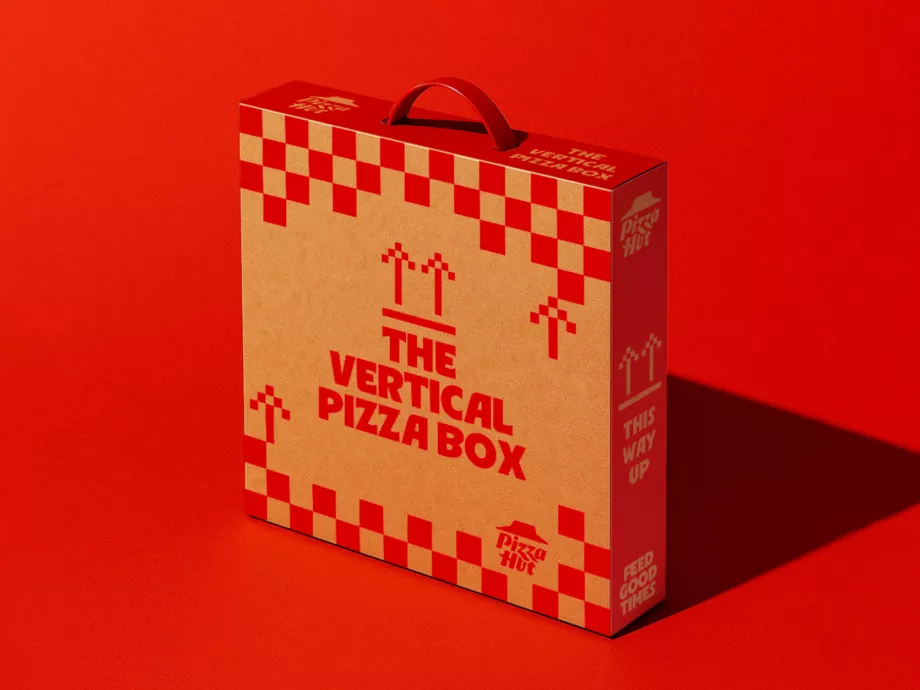 Álló pizzásdoboz cirkál London utcáin