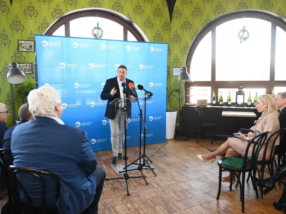 Vége a Jótollú-díjért és a Médiapiacért felelős cégnek