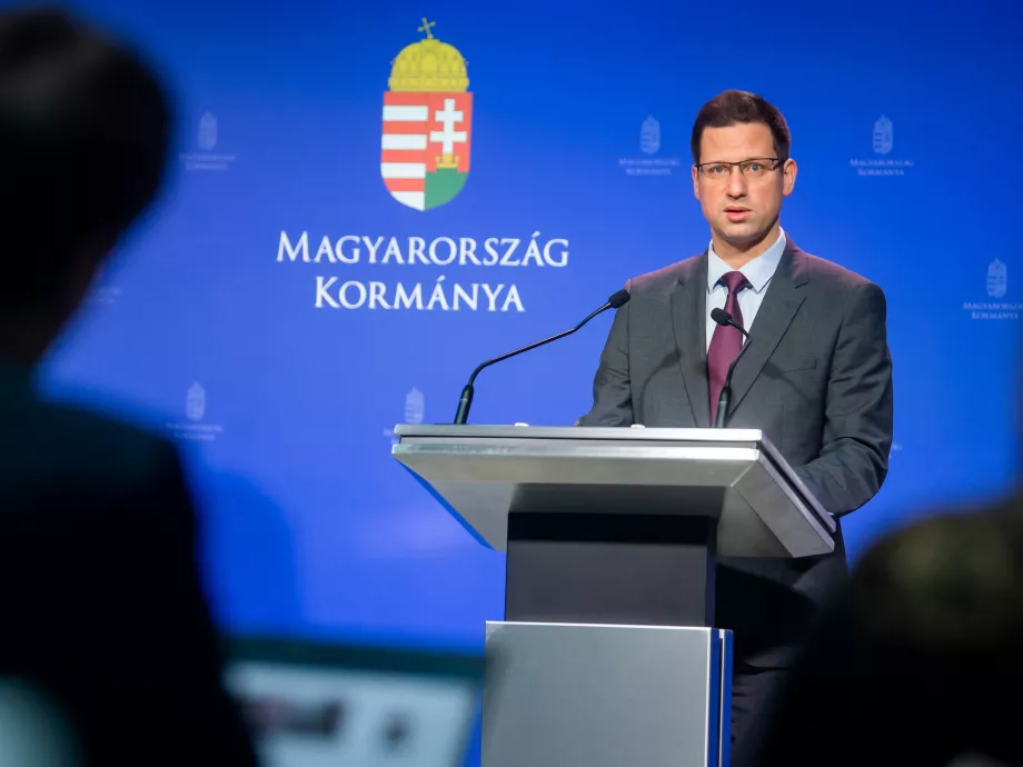 Gulyás Gergely: Nézettség, olvasottság alapján dönt a kormány az állami hirdetésekről