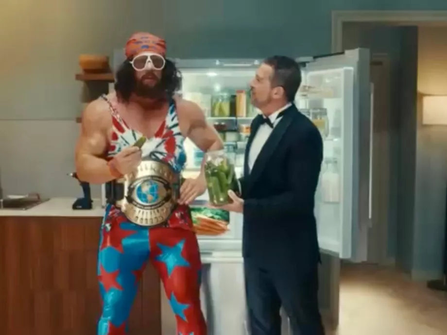 A Bosch egy Macho Man imitátorral és Antonio Banderas-szal készül a Super Bowlra