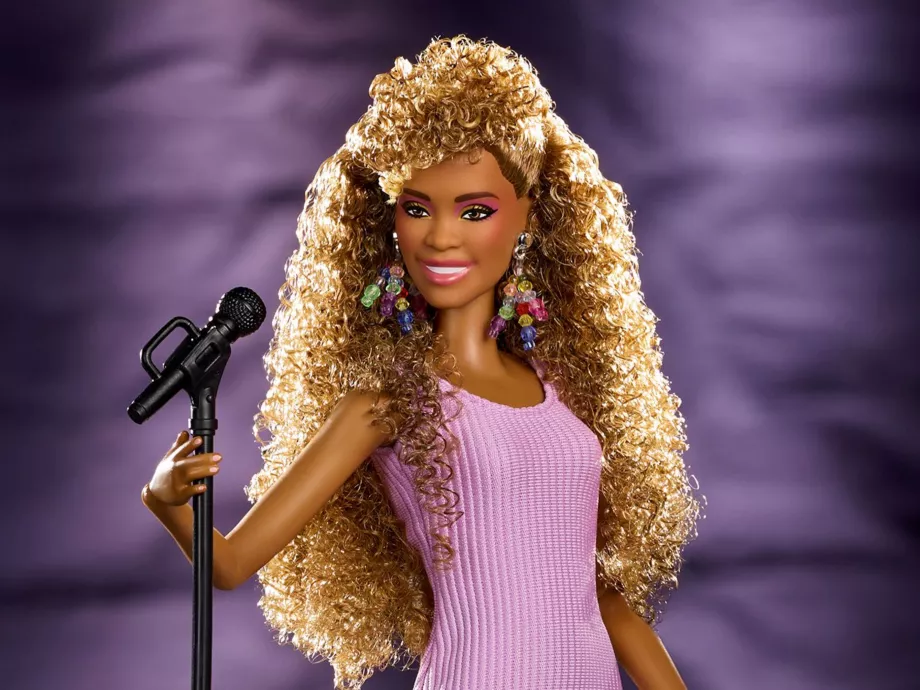 Barbie a legendás Whitney Houston előtt tiszteleg