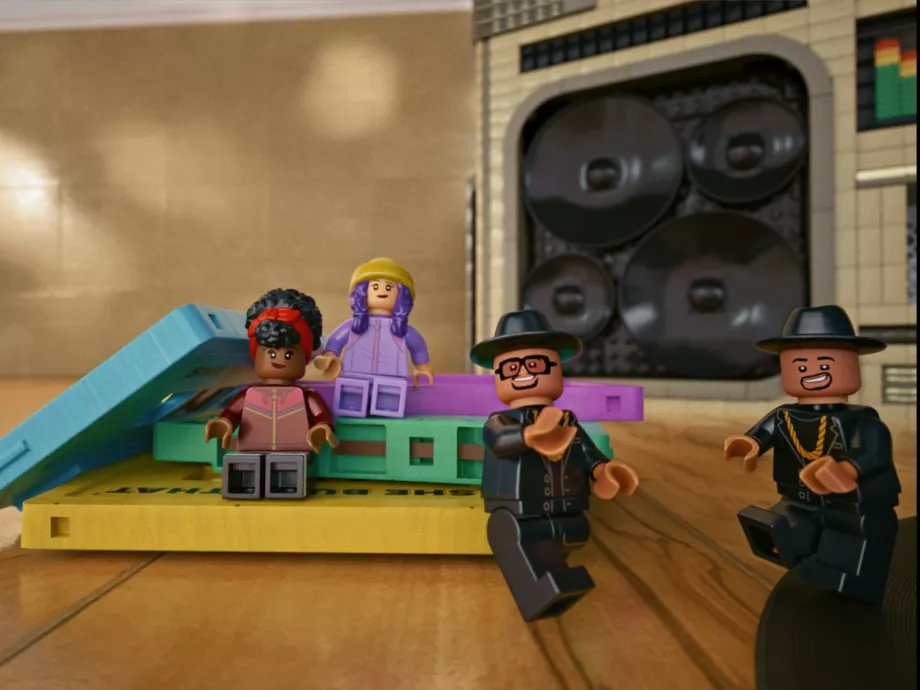 A LEGO Csoport újragondolta a RUN–D.M.C. „It’s Like That” című dalát