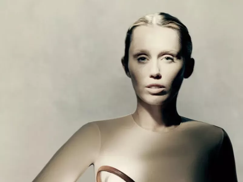 Új korszak, új vizualitás: Miley Cyrus a Maison Margiela AW25 kampányában