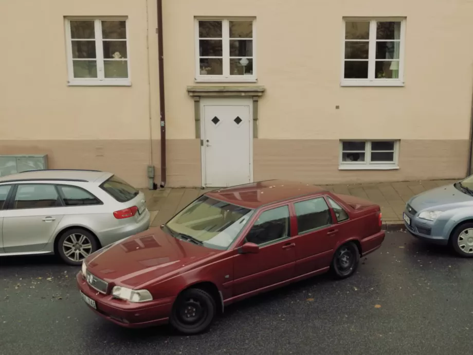 Idegtépő parkolós videó üzeni: inkább a tömegközlekedést használd