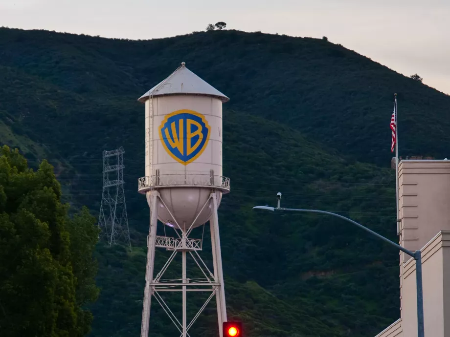 Elhárult az utolsó nagy akadály: a Paramount felvásárolhatja a Warner Bros-t