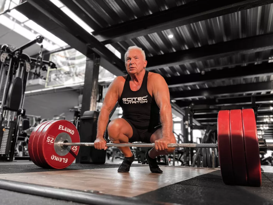 75 éves erőemelő versenyző a király a Scitec Nutrition kampányában