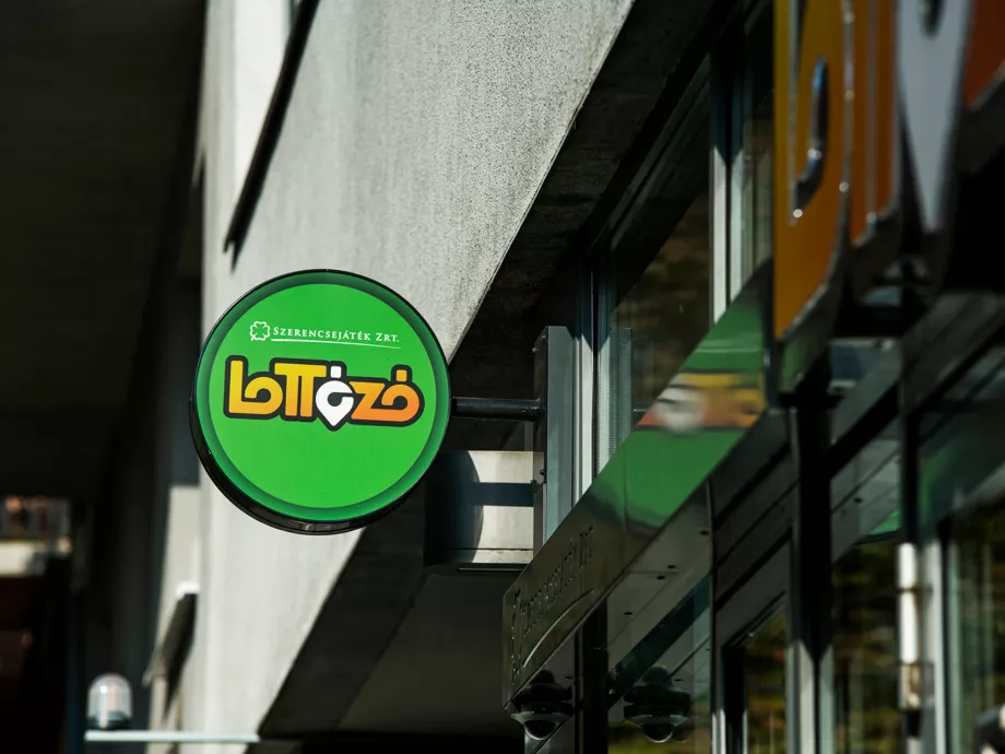 A fogyatékossággal élők világnapján a Szerencsejáték leleplezte az elmúlt napok különös posztjait