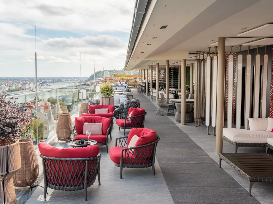 White Raven Skybar & Lounge: Marketingkampány helyett egyedi gondolkodásmód (x)